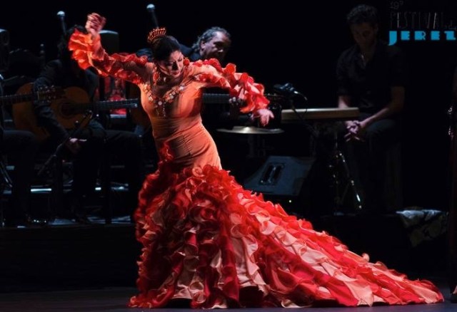 Manuela Carasco. Op 21 februari hadden wij een voorstelling geboekt in theater Villamarta. Er waren enkel nog plaatsen helemaal boven. Maar we hadden ons erop voorzien en de verrekijkertjes van onze kleinzonen meegenomen. Het was een prachtvoorstelling.