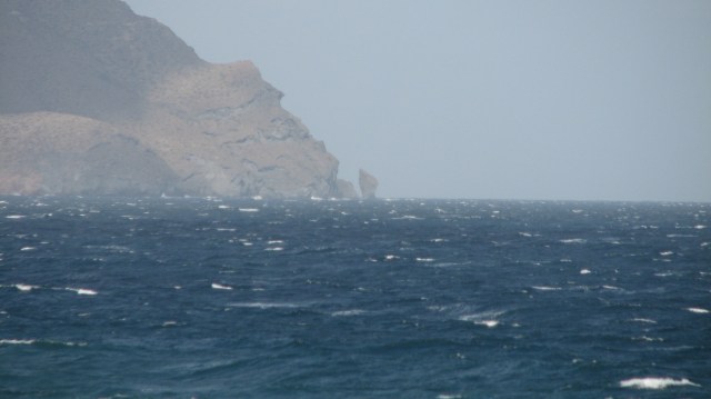 Heel in de verte zichtbaar La Polacra