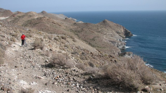 Indrukwekkende landschappen. Als je goed kijkt zie je Marieke met haar fiets.
