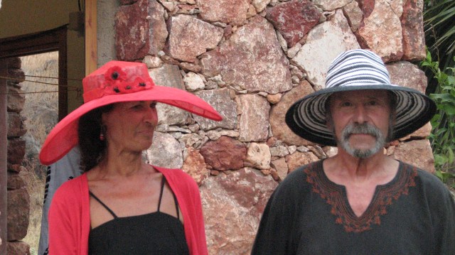 Frans mocht meelopen in de modeshow om de hoed die Leen voor hem maakte te tonen.