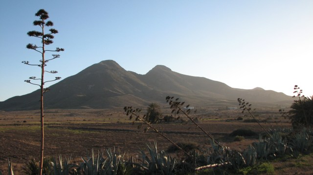 El Fraile, of Los Nietos, kun je van ver zien. De hoogste top is 493 m hoog.