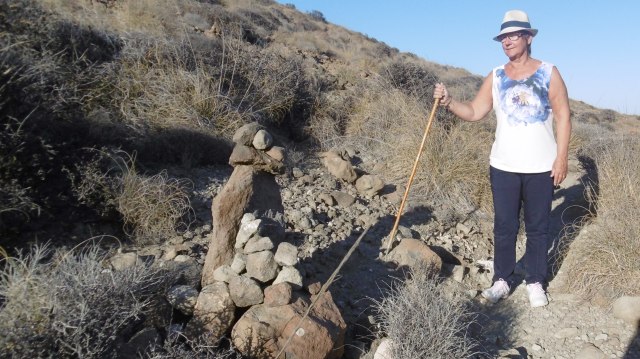 Soms is het pad gemerkt met steen torentjes. Dan weet je dat je nog steeds op de juiste weg bent.